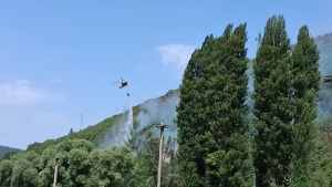 L'Umbria continua a bruciare: chiusa la statale “Septempedana