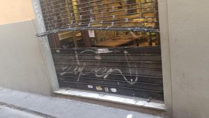 Spaccata in via Maggio, ladri nella bottega di Calamassi: 
