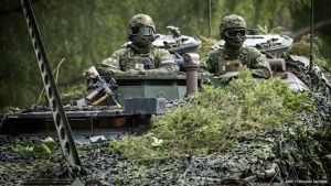 Defensielonen definitief 6,5 procent omhoog, later nog 2 procent
