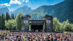 Il Consorzio turistico difende il No Borders Music festival dopo le proteste degli ambientalisti: «Natura tutelata»