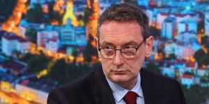 Nebojša Bakarec: Lažna agencija 