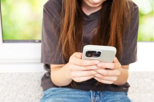 Die Rückkehr der Chatkontrolle: Meta und Google lesen wieder mit
