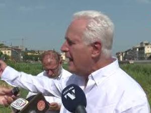 Movimentazione sedimenti in Arno a Firenze, Giani a San Niccolò: Spiagge torneranno fruibili
