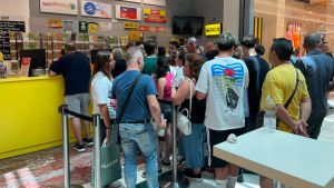 Ascoli, l’assalto dei tifosi agli abbonamenti per tornare in Curva Sud