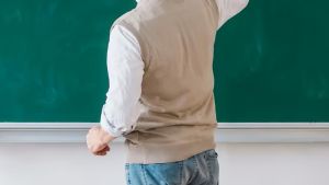 Insegnante cambia sesso, addio al bonus della carta docente: ma adesso sarà risarcito