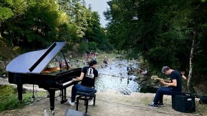 Naturalmente pianoforte. Musica e parole dall’alba con i big Elio e Gratteri