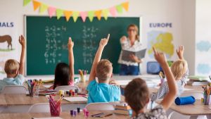 Reforzar la autoridad del profesorado, rebajar las horas de docencia en Infantil y Primaria, y limitar deberes y el uso del libro: las líneas clave del próximo curso escolar en Asturias