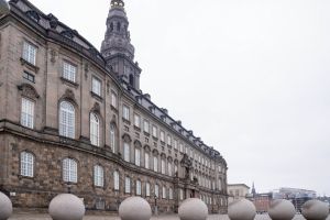 Folketinget er ikke Vatikanet - det bør DF og Venstre også anerkende