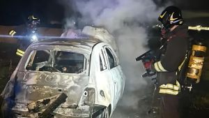 Incendi di autovetture a Correggio e a Viano