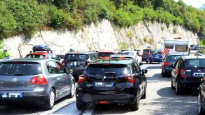 Incidente sulla Statale 36, 7 feriti e code interminabili: “Una carambola da film”