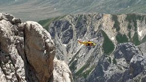 Paura a 2.700 metri di quota, precipita sul Gran Sasso: salvo alpinista lecchese di 39 anni