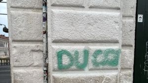 Imbrattano il Ponte di Rialto con lo spray, denunciati tre turisti
