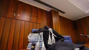 “Dieci anni di abusi sulla figlia”: padre condannato a oltre 19 anni, dovrà anche risarcirla di 120mila euro