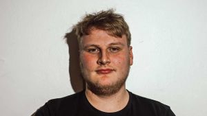 Korte buk­ser eller ej? Lad nu me­d­ar­bej­der­ne tænke selv