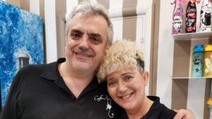 Santa Viola è più povera: il bar di Paolo e Stefania chiude dopo 28 anni. “Guadagni ridotti del 30% per colpa del tram”