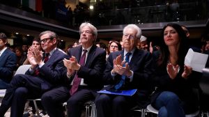 Bisognerebbe dire grazie a Calenda, Picierno e gli altri che riempiono il vuoto tra i populismi
