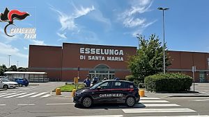 Vigevano, rubano il bancomat a una anziana e prelevano mille euro: denunciati