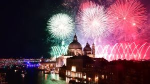 Redentore tra tavolate, musica e fuochi d’artificio: una festa per centomila