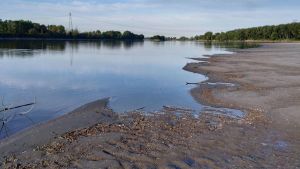Lombardia, tra siccità e perdite, l’acqua è in crisi: autobotti in servizio, ma un terzo si spreca