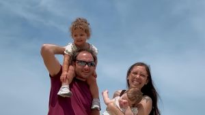 Torna dall’America per rivedere la famiglia