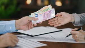 Keš krediti porasli za 24 odsto za godinu dana: Građani osnovnu potrošnju sve češće finansiraju zaduživanjem