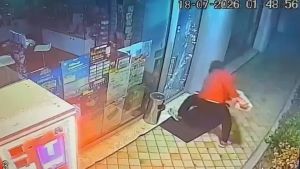 Assalto alla tabaccheria con una barra di cemento, ma il vetro blindato resiste