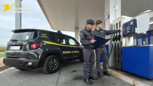 Gasolio sporco e auto in panne: la guardia di finanza indaga a Nord Est