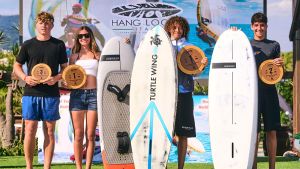 Policardi prodigio del wingfoil vola