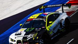 Gt World Challenge, serata storta per Rossi. Partenza difficile e penalità: niente podio