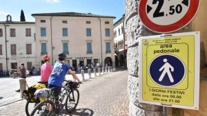 Serravalle diventa isola pedonale nei giorni festivi: partita la sperimentazione