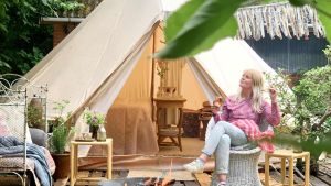 Lonnie satser på glamping: Nu kan gæsterne sove i naturen i landsby