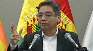 El vocero presidencial mintió: nada justifica la autocondecoración de Rodrigo Paz