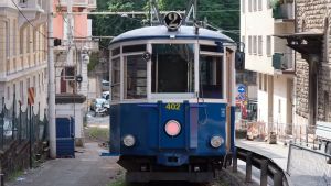 Lunedì riparte il tram di Opicina: ma in carrozza si potrà stare solo seduti