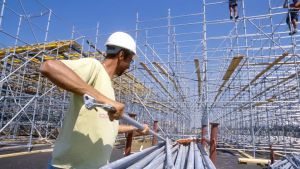 Occupazione in Fvg, tra luci e ombre: meno autonomi, più precarietà e il nodo dei bassi salari