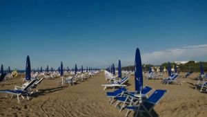 Crisi respiratoria in spiaggia: muore turista a Bibione