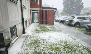 (VIDEO) Slovenijo dosegla hladna fronta, pričakovati je nalive, močan veter in tudi točo