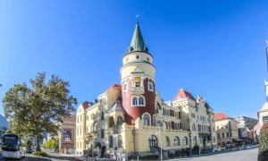 Temni oblaki nad plesnim zavodom