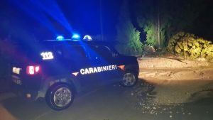Incubo movida, rissa tra decine di ragazzi. Diciottenne ferito al volto
