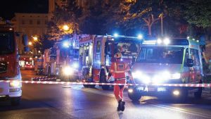Incendio a Trieste, un’ambulanza speciale per salvare la ragazza: è stata trasferita a Padova