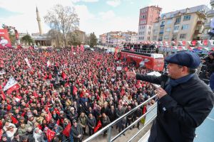 Ringin yorgunu CHP: Yumruk yiyen de atan da aynı!