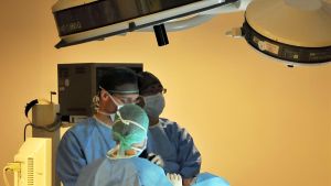L'aorta sta per “esplodere”, la paziente è spacciata e nessuno vuole operarla: 74enne salvata dai cardiochirurghi del Manzoni