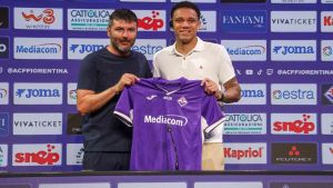 Fiorentina, Viery si presenta: 