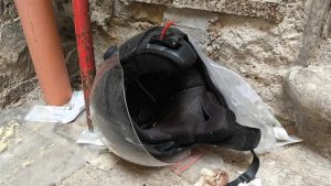 Trieste, incendio di via Battisti: il casco trovato nella corte del palazzo appartiene alla ventiseienne