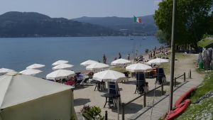 Lago Maggiore, le spiagge del Varesotto promosse a pieni voti. “Qualità delle acque buona o eccellente”