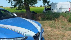 Furgone rubato con duemila litri di gasolio tra Ca’ della Terra e Sant’Alessio, il conducente fugge nei campi