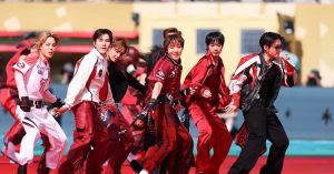 BTS transforma uniforme da torcida sul-coreana em figurino da Copa