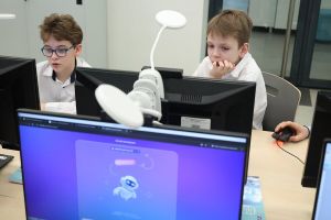 Пятый раз в пятый класс: даже взрослые не справились с заданиями для школяров
