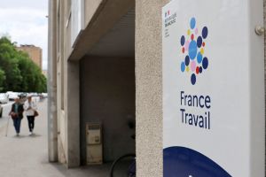 Chasse aux pauvres : France Travail développe une IA pour fliquer les chômeurs, selon un document interne
