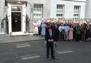 « Nous n’avons pas été assez bons, nous serons meilleurs » : le nouveau premier ministre Andy Burnham veut « redonner espoir » au peuple britannique