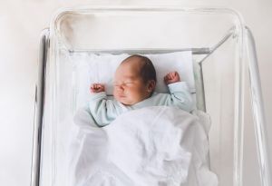 Fertilità, l’allarme degli esperti: in Italia un neonato su 20 nasce grazie alla PMA.
